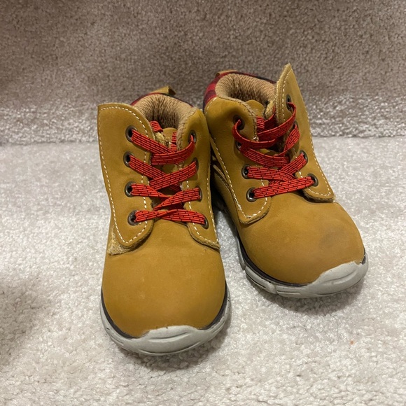 Wonder Nation baby boy boots/shoes size 6 - Picture 4 of 4